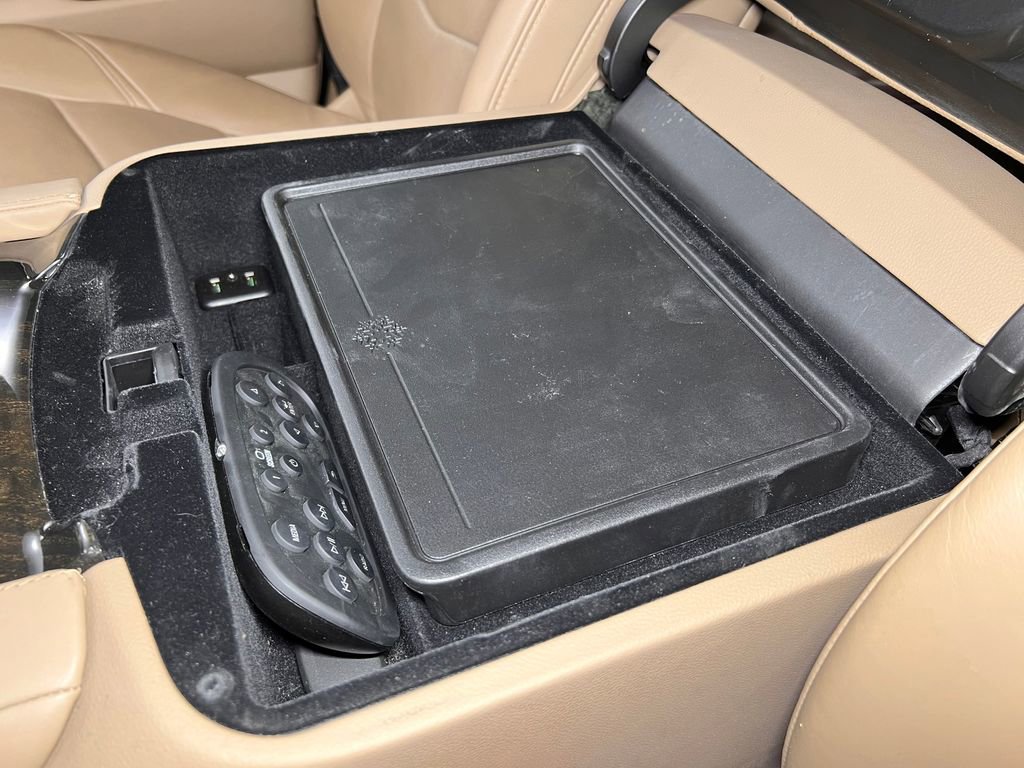 Used 2020 Cadillac Escalade Platinum image 35