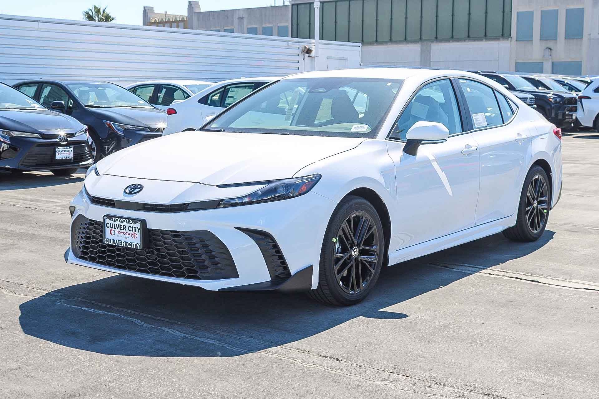 New 2026 Toyota Camry SE FWD image 3