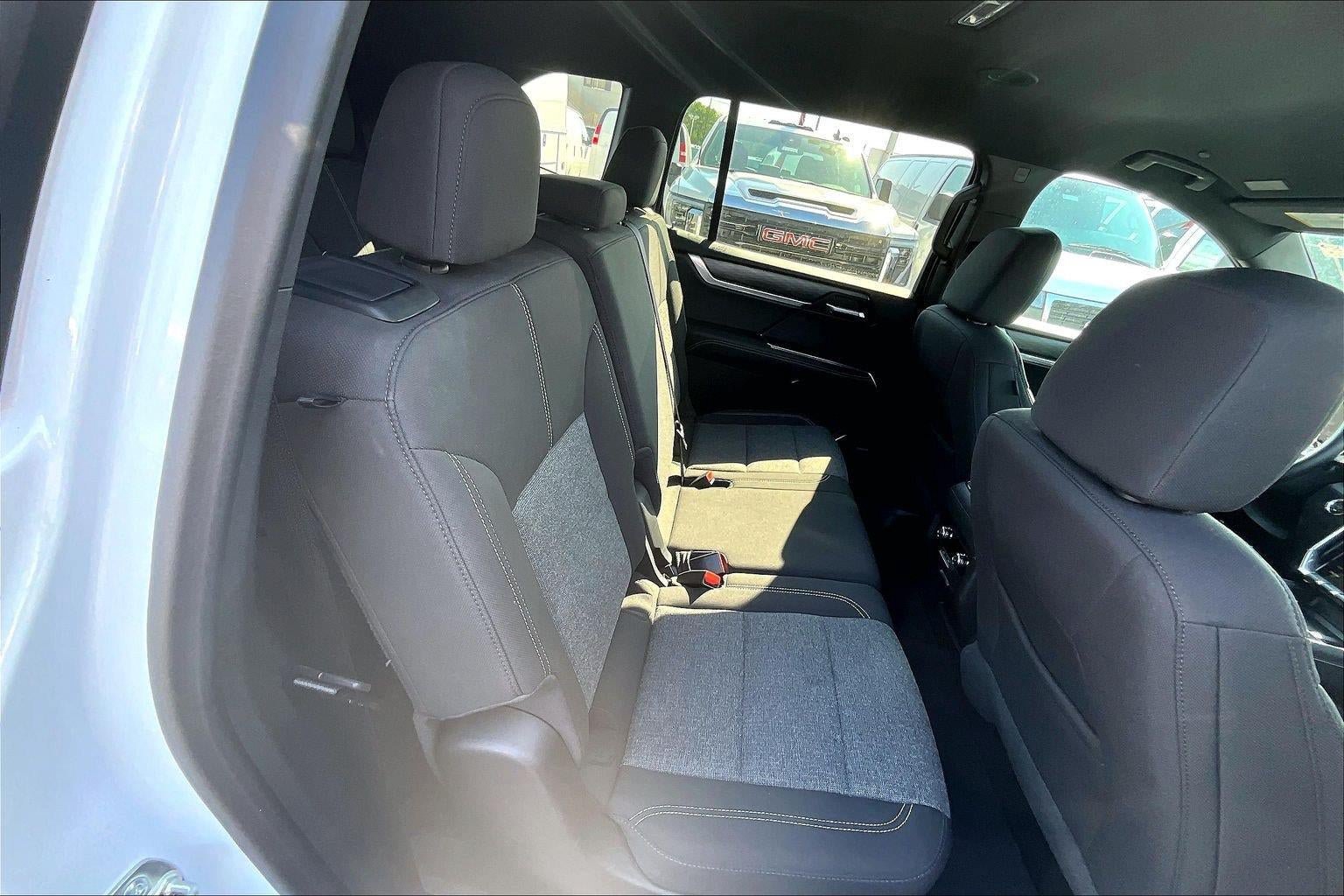 Used 2025 GMC Acadia Elevation FWD image 24