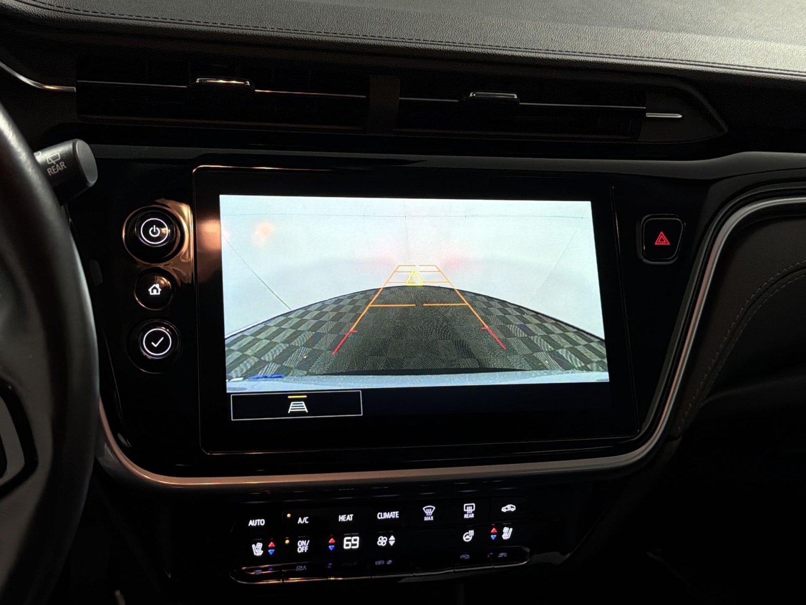 Used 2023 Chevrolet Bolt EUV LT w/ Convenience Package FWD image 19