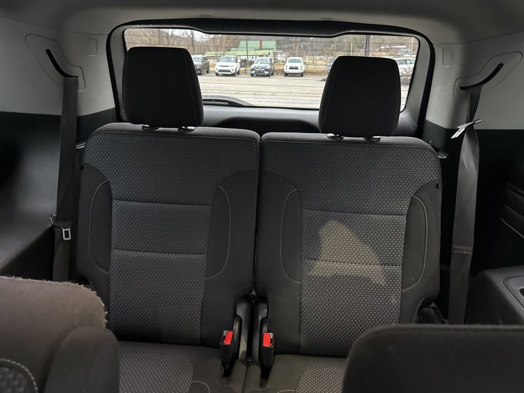 Used 2021 GMC Acadia SLE image 12