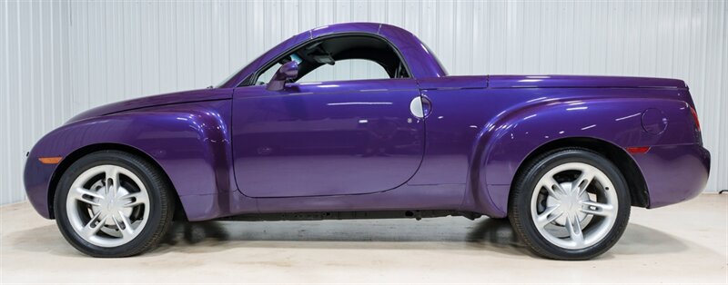 Used 2004 Chevrolet SSR w/ Preferred Equipment Group RWD image 2