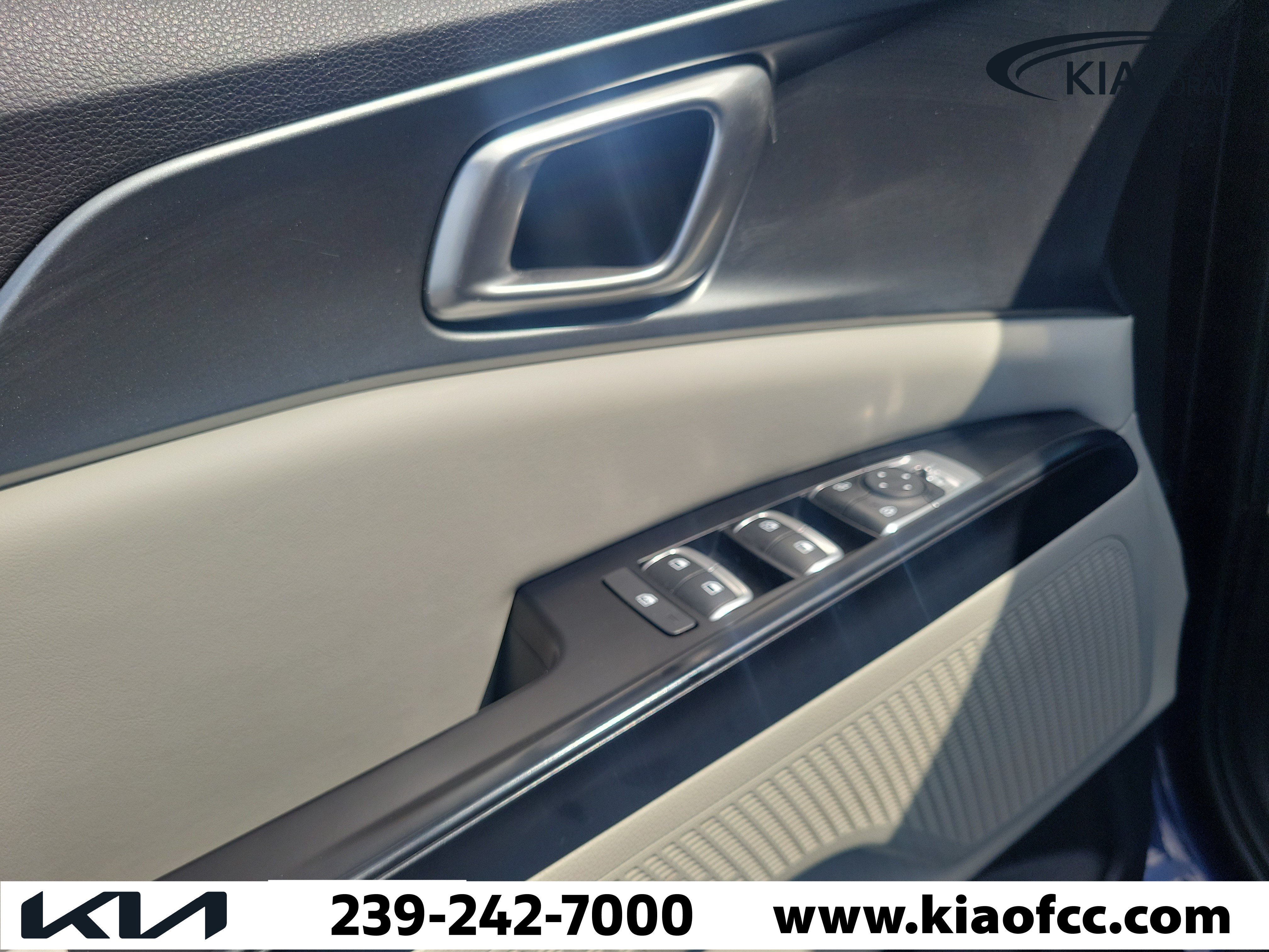 Certified 2023 Kia Carnival LX FWD image 25