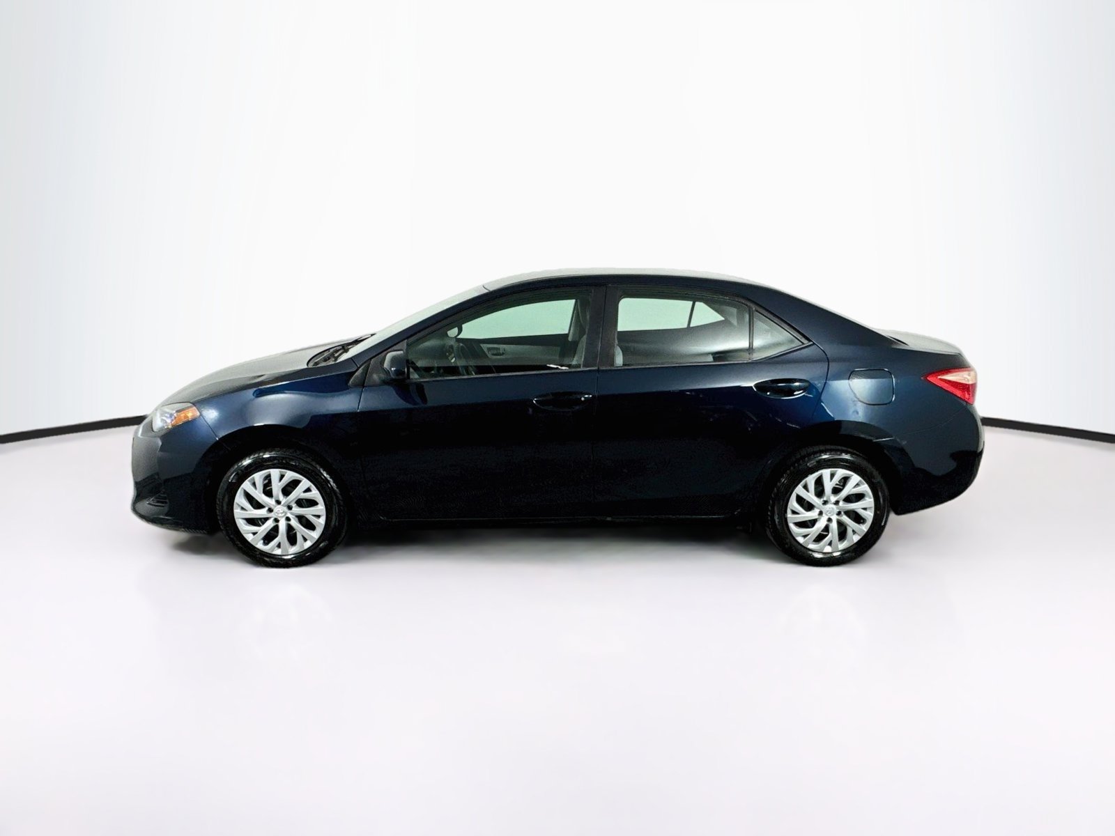 Used 2018 Toyota Corolla LE FWD image 4