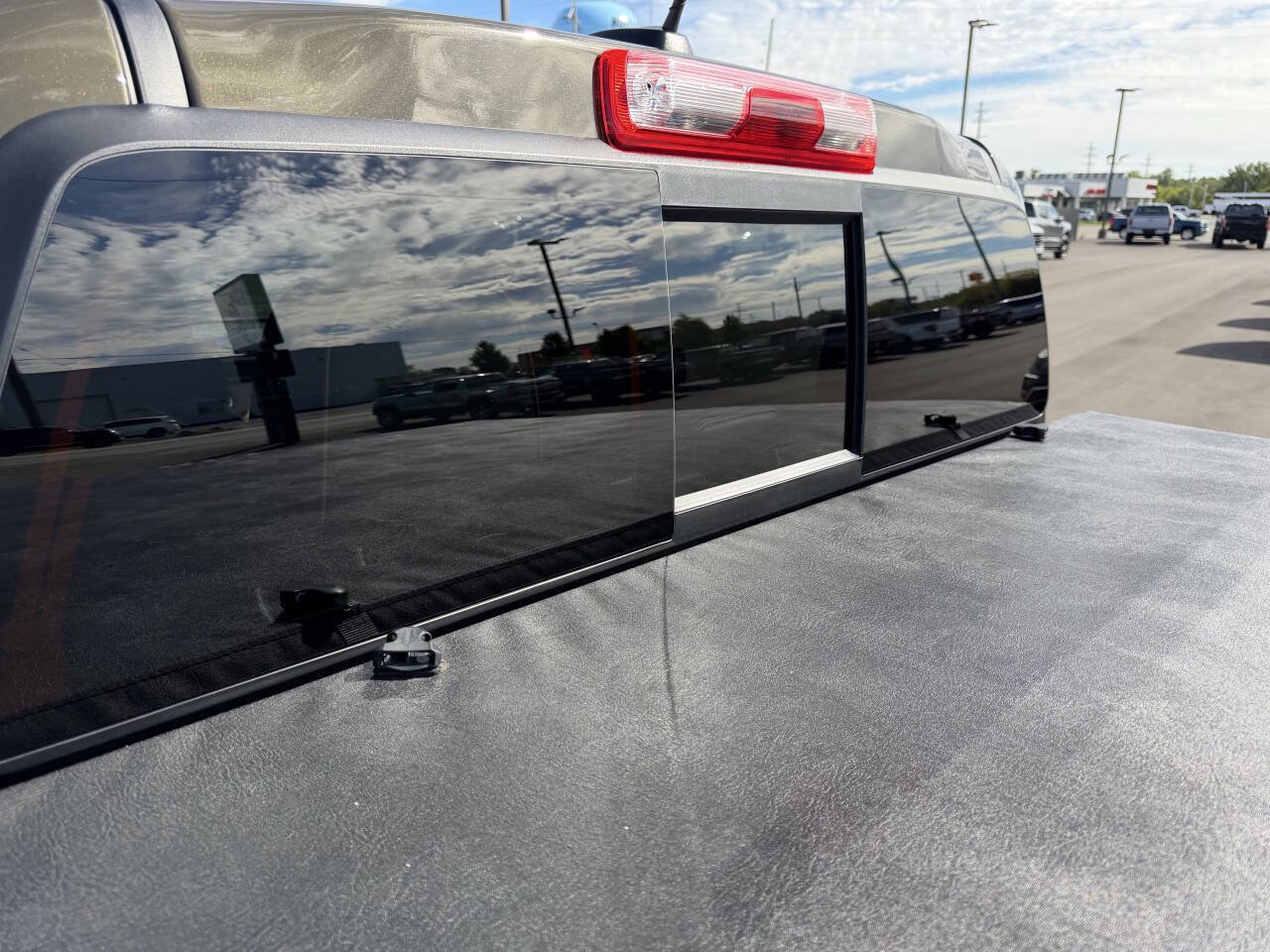 Used 2024 GMC Canyon AT4 w/ AT4 Premium Package AWD/4WD image 10