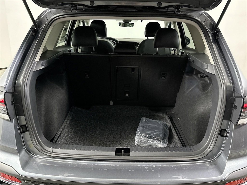 New 2025 Volkswagen Taos SE image 16