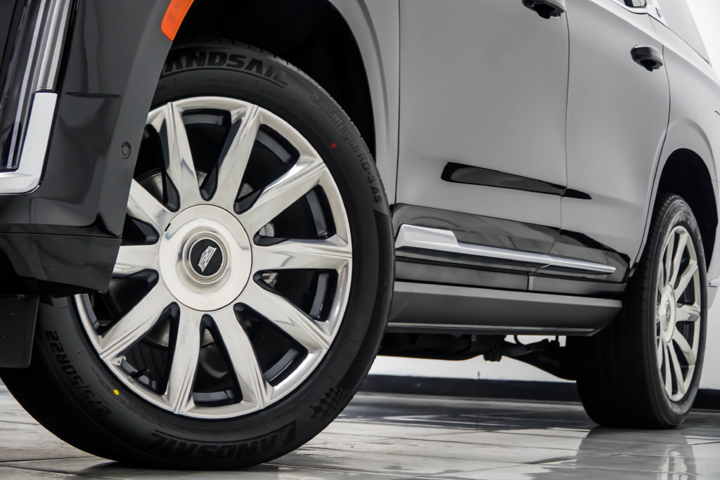Used 2024 Cadillac Escalade Premium Luxury Platinum RWD image 3