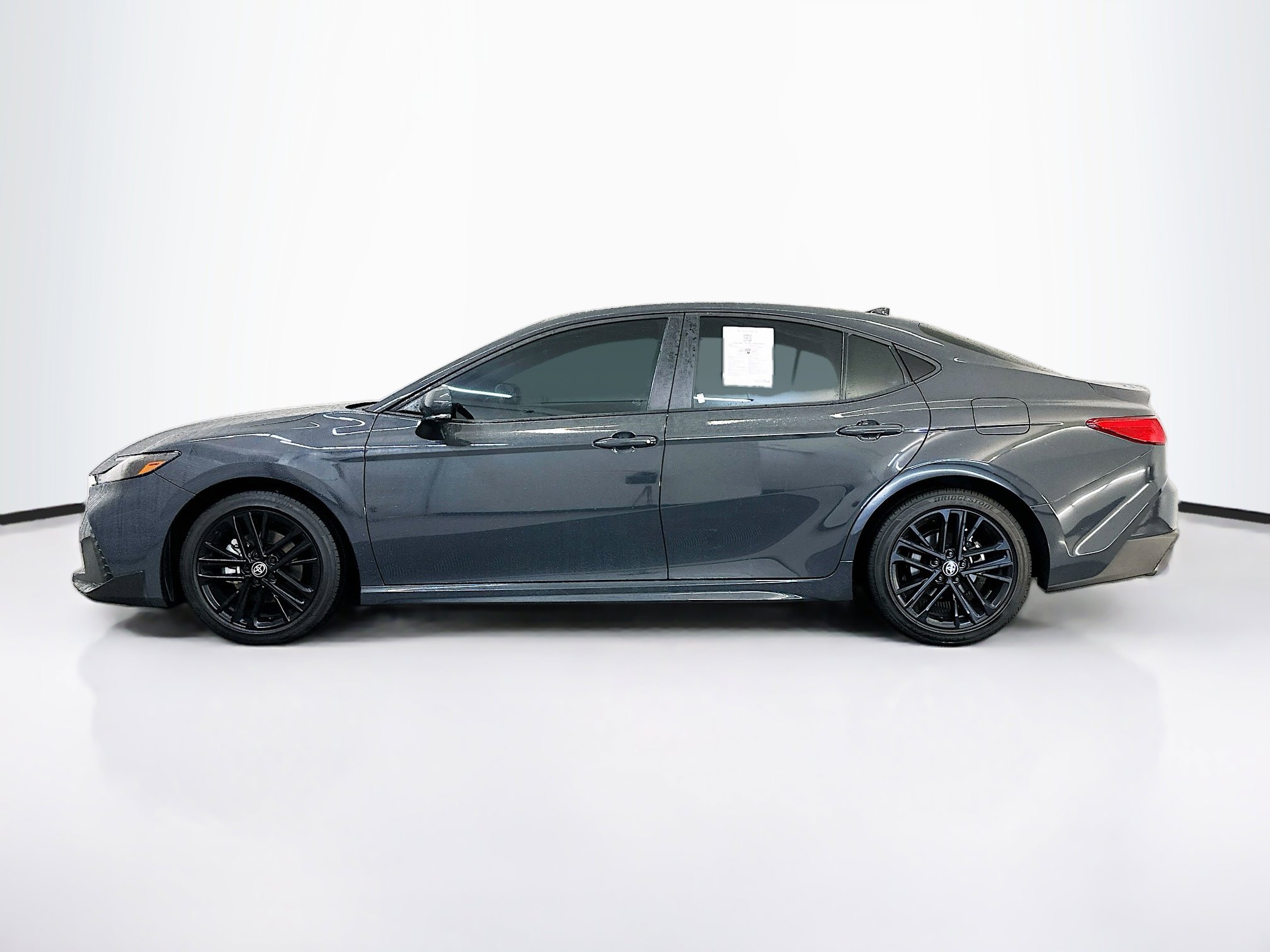 Used 2025 Toyota Camry SE w/ Convenience Package FWD image 4