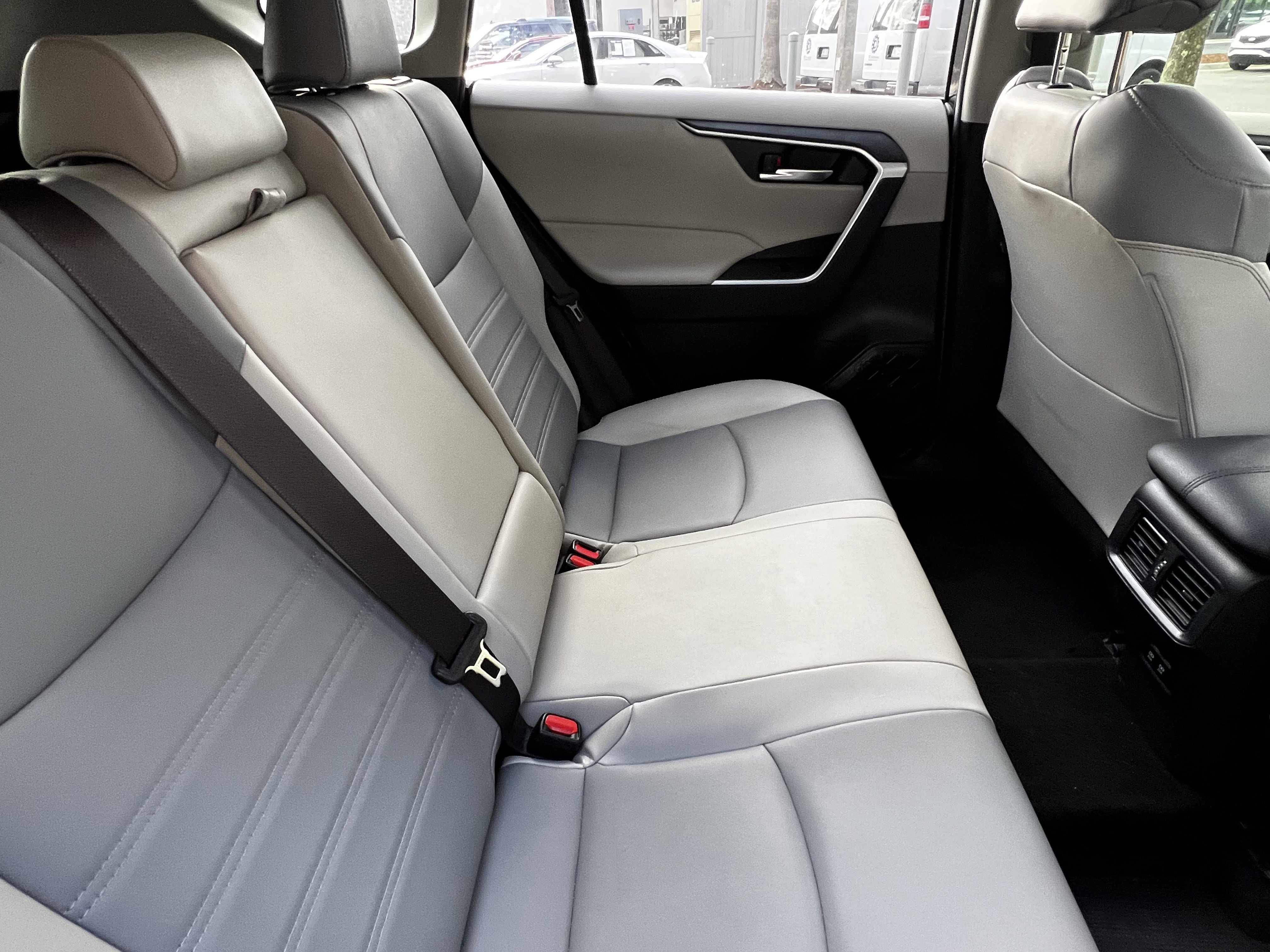 Used 2019 Toyota RAV4 XLE Premium image 42