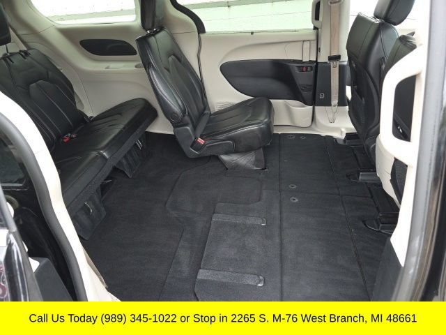 Used 2023 Chrysler Pacifica Touring-L FWD image 44