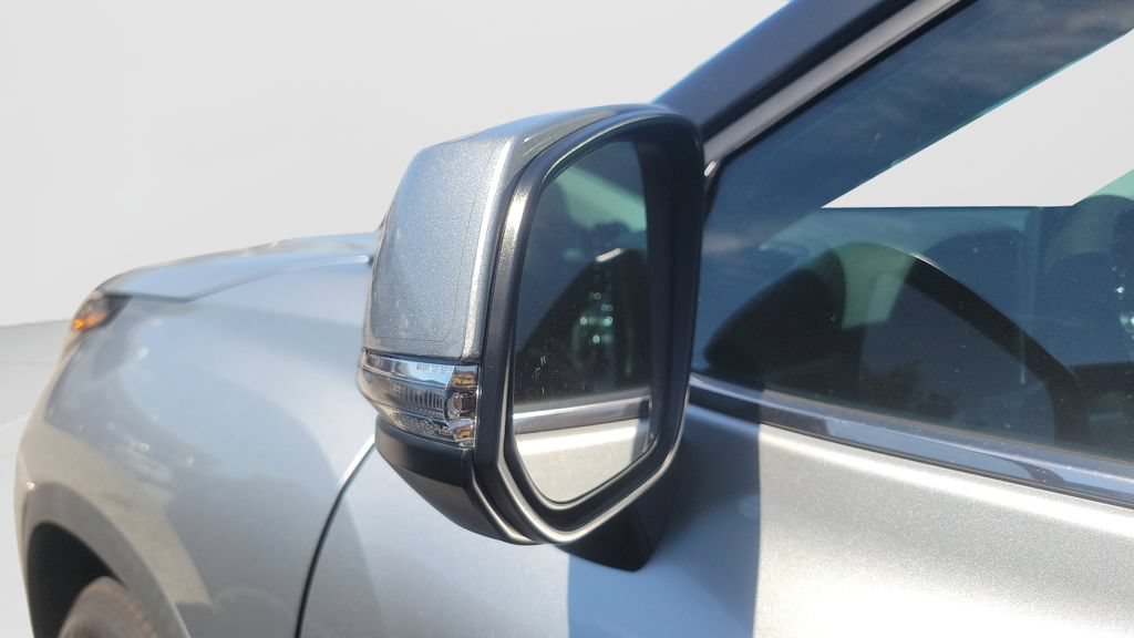 Used 2022 Toyota Highlander XLE FWD image 28
