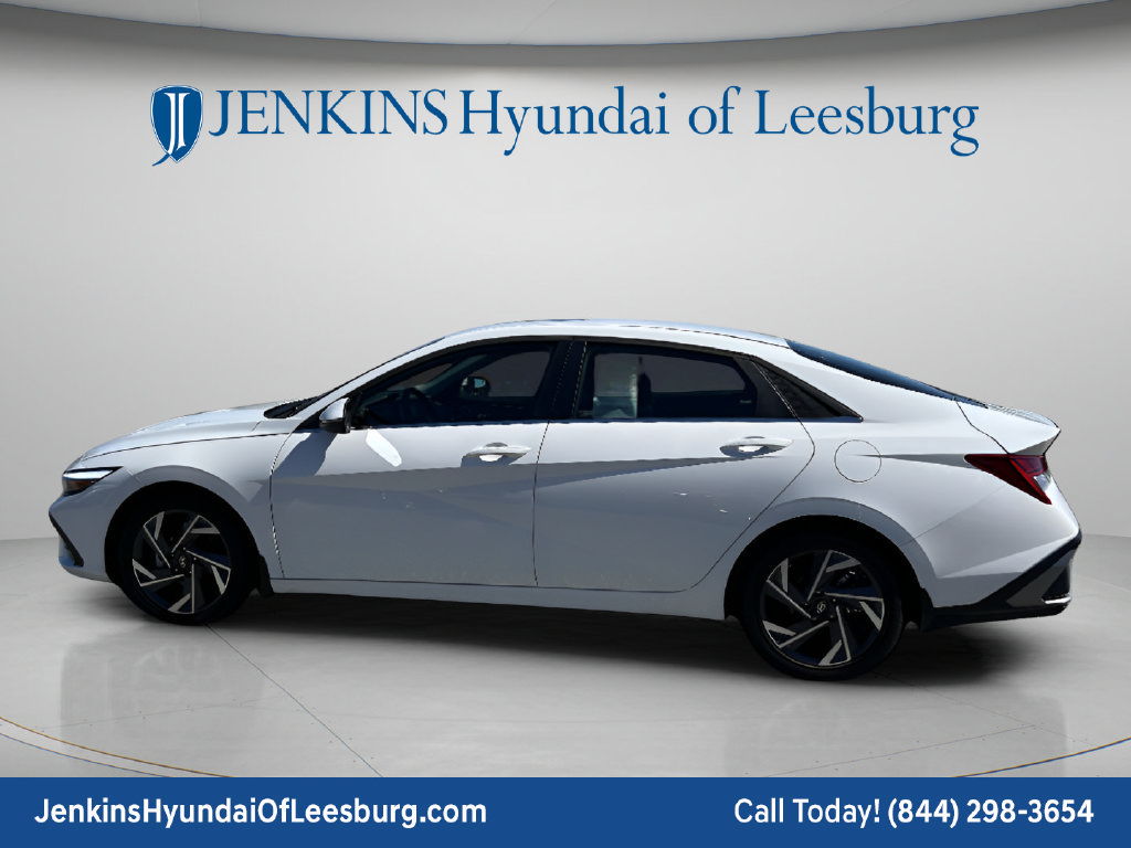 Certified 2025 Hyundai Elantra Limited FWD image 9