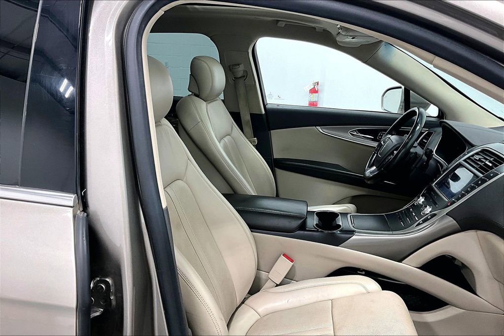 Used 2020 Lincoln Nautilus Reserve w/ Equipment Group 201A FWD image 9