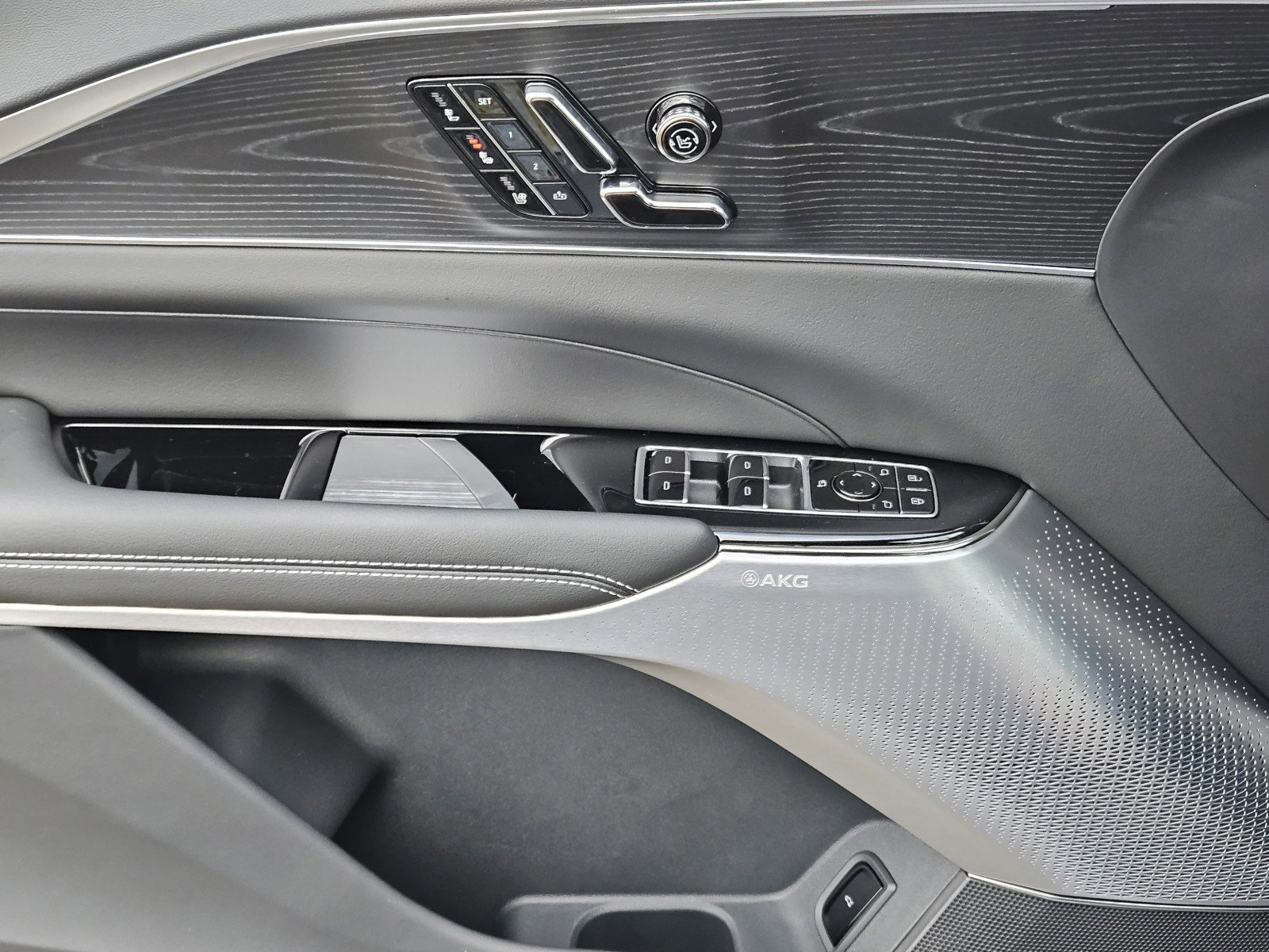 New 2026 Cadillac Lyriq Premium Luxury image 16