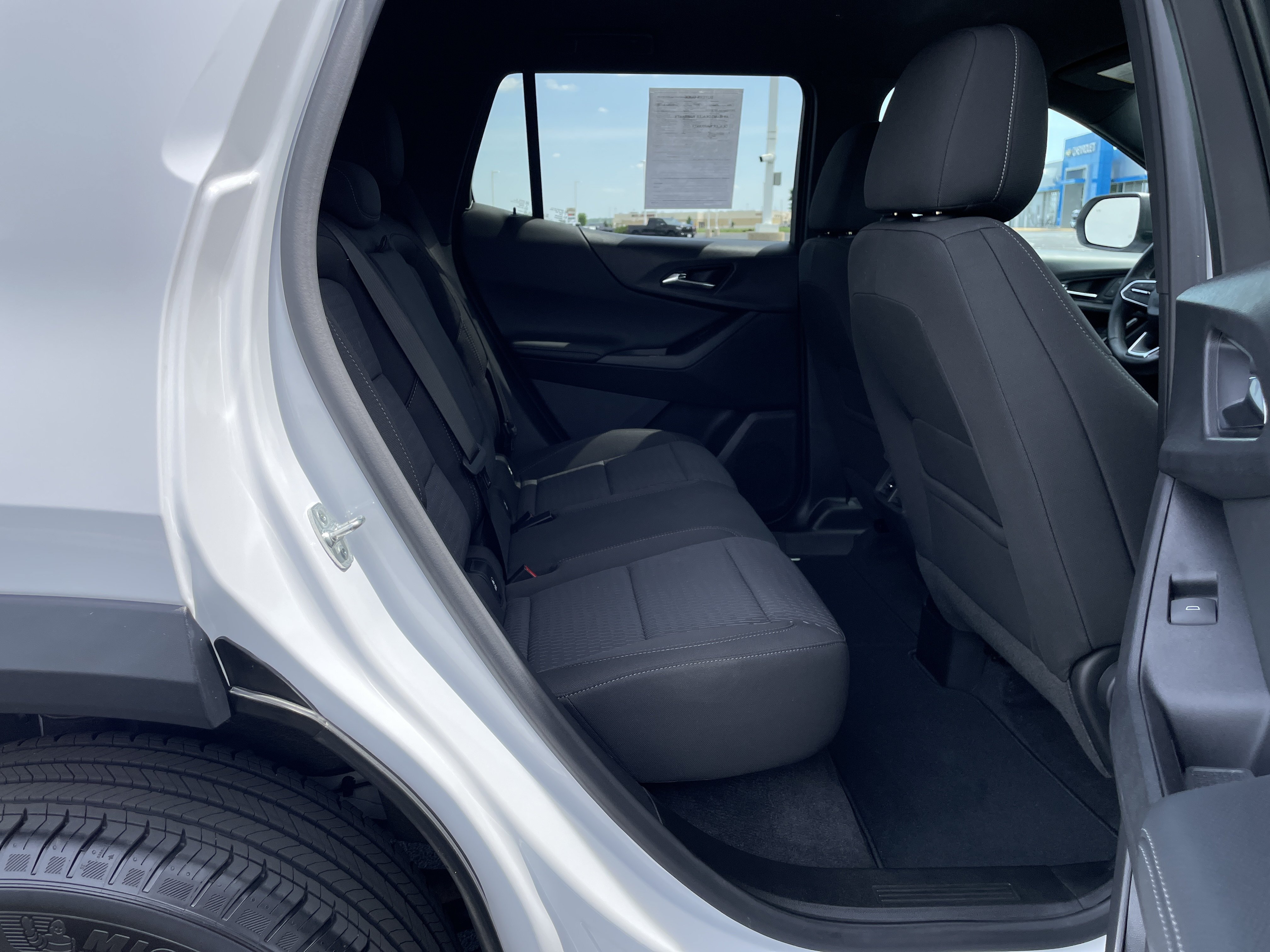 Used 2025 Chevrolet Equinox LT AWD/4WD image 24