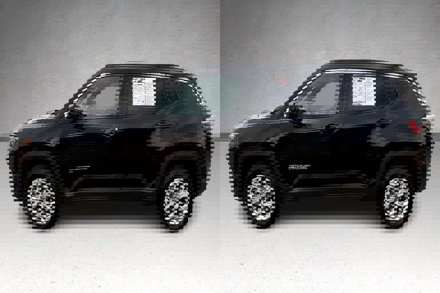 Used 2025 Jeep Compass Latitude image 3