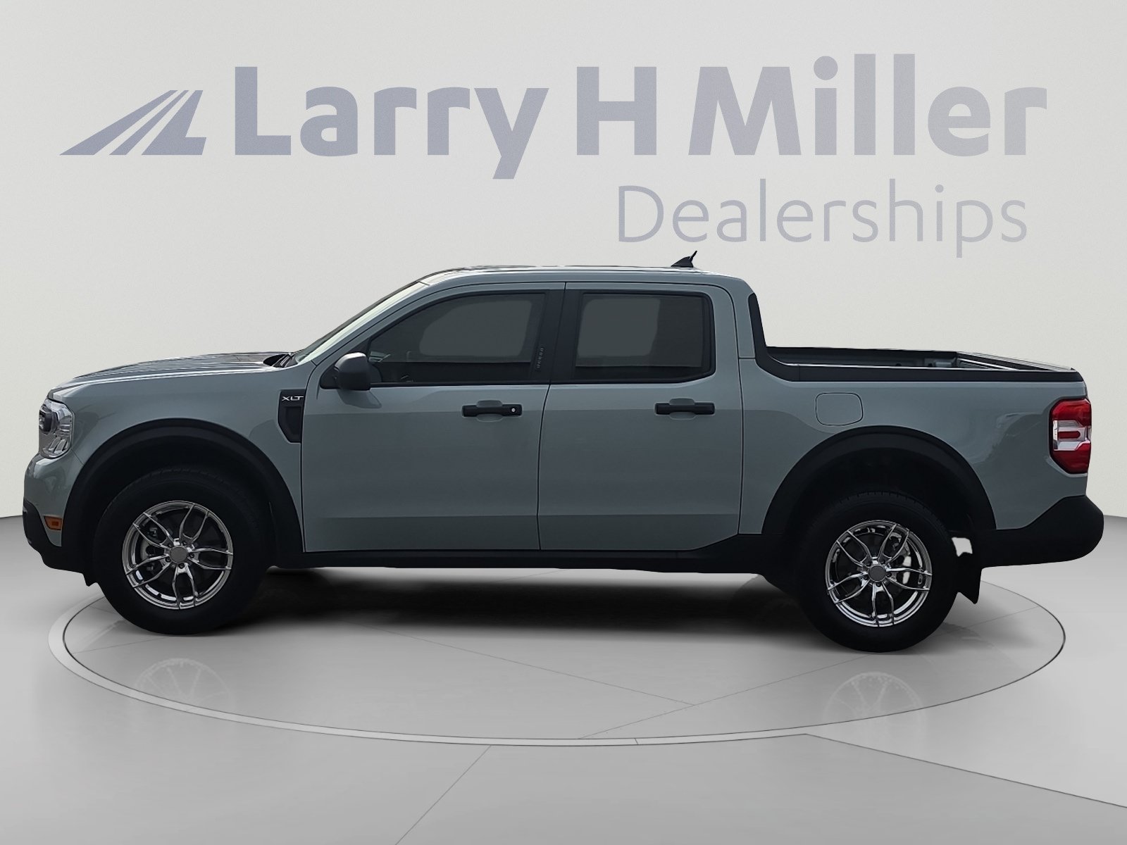 Used 2023 Ford Maverick XLT FWD image 2