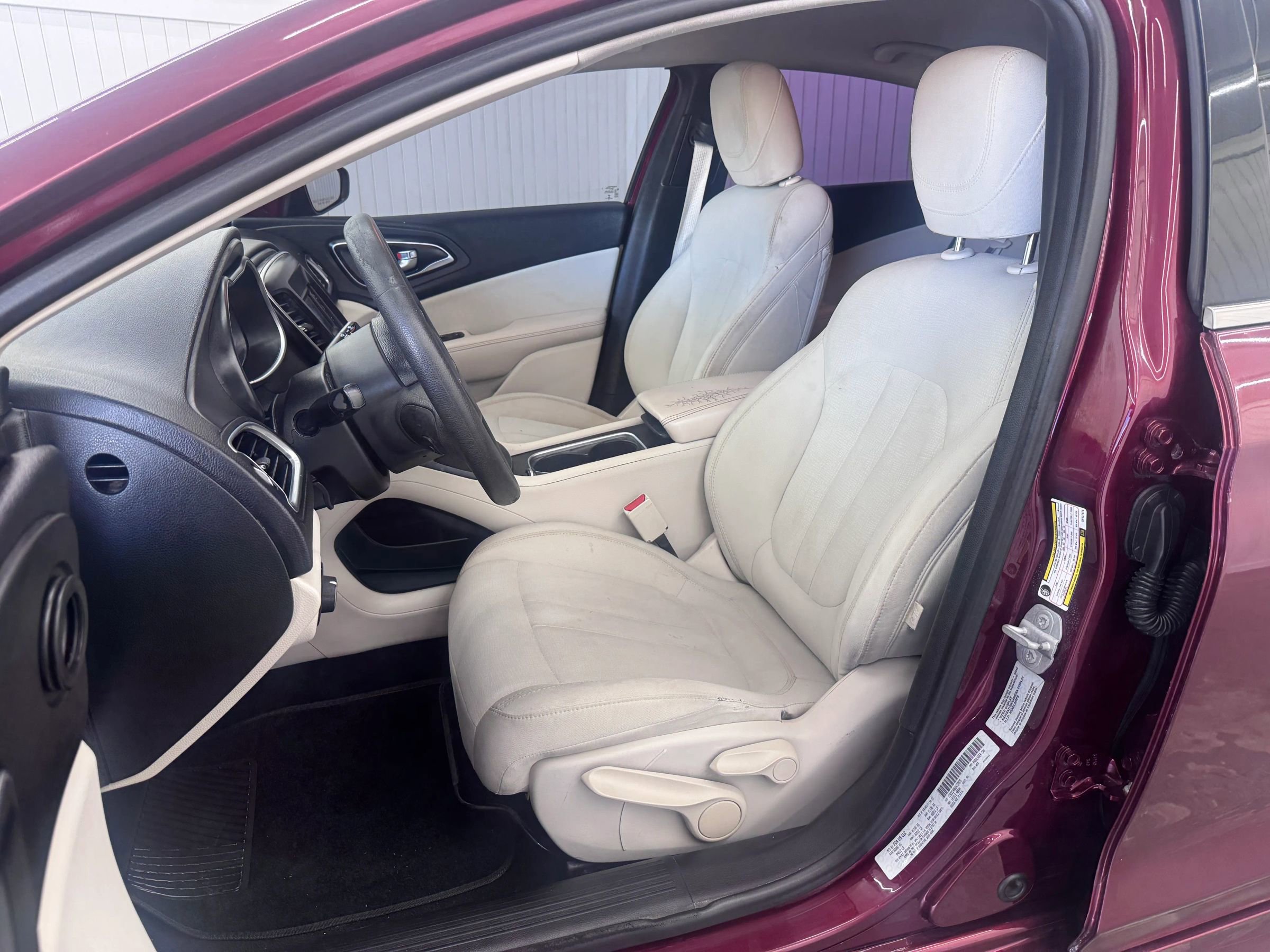 Used 2016 Chrysler 200 Limited image 9