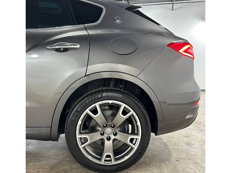 Used 2018 Maserati Levante GranLusso image 10