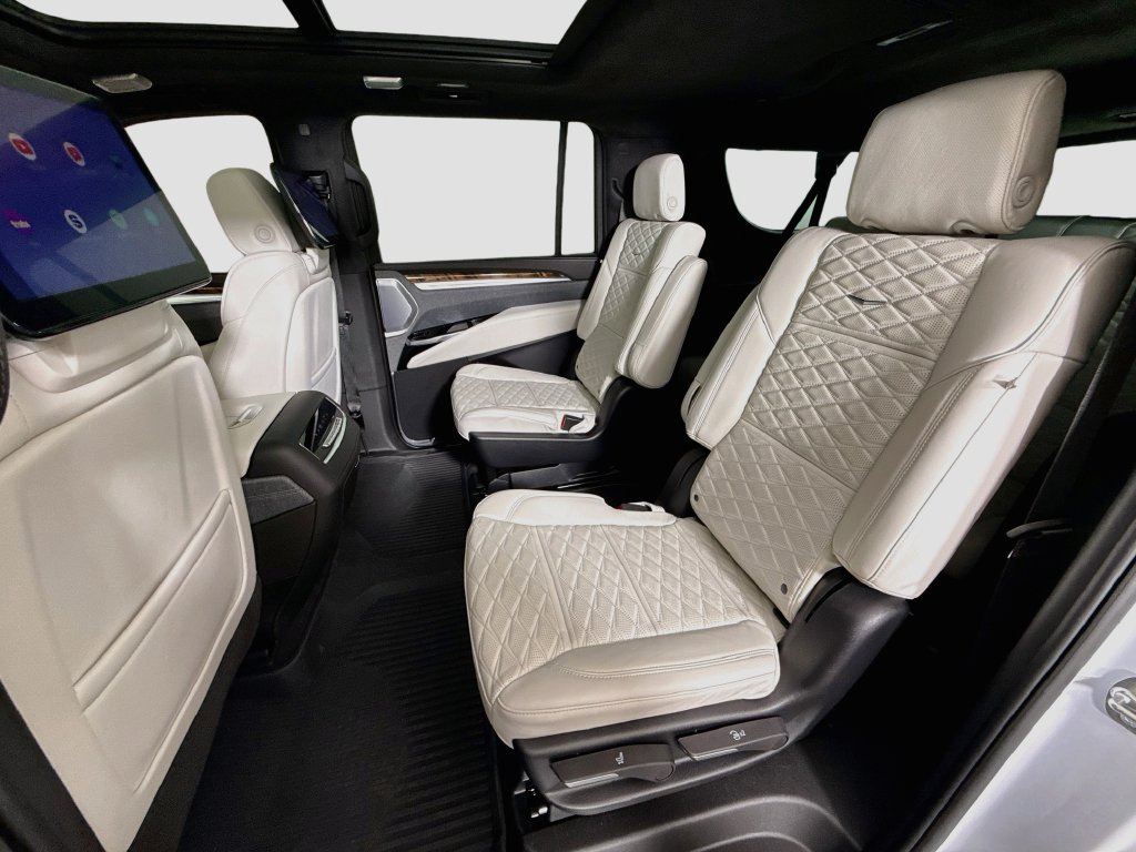 Used 2026 Cadillac Escalade ESV Platinum Sport w/ LPO, ONYX Package AWD/4WD image 26
