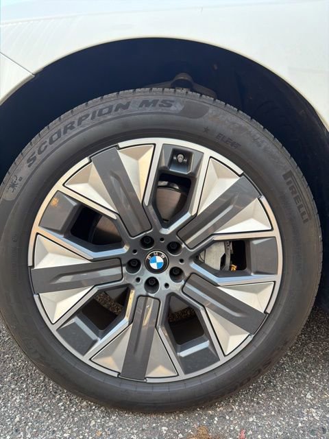 Used 2026 BMW iX xDrive45 w/ Premium Package AWD/4WD image 9