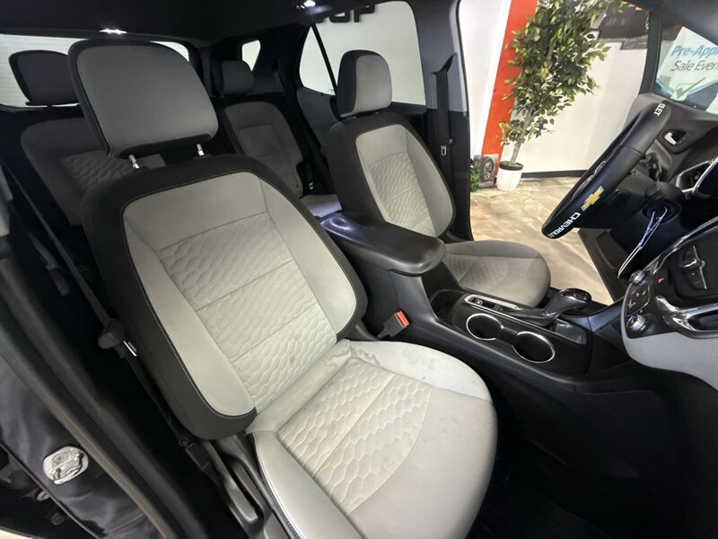 Used 2020 Chevrolet Equinox LS w/ LS Convenience Package FWD image 18