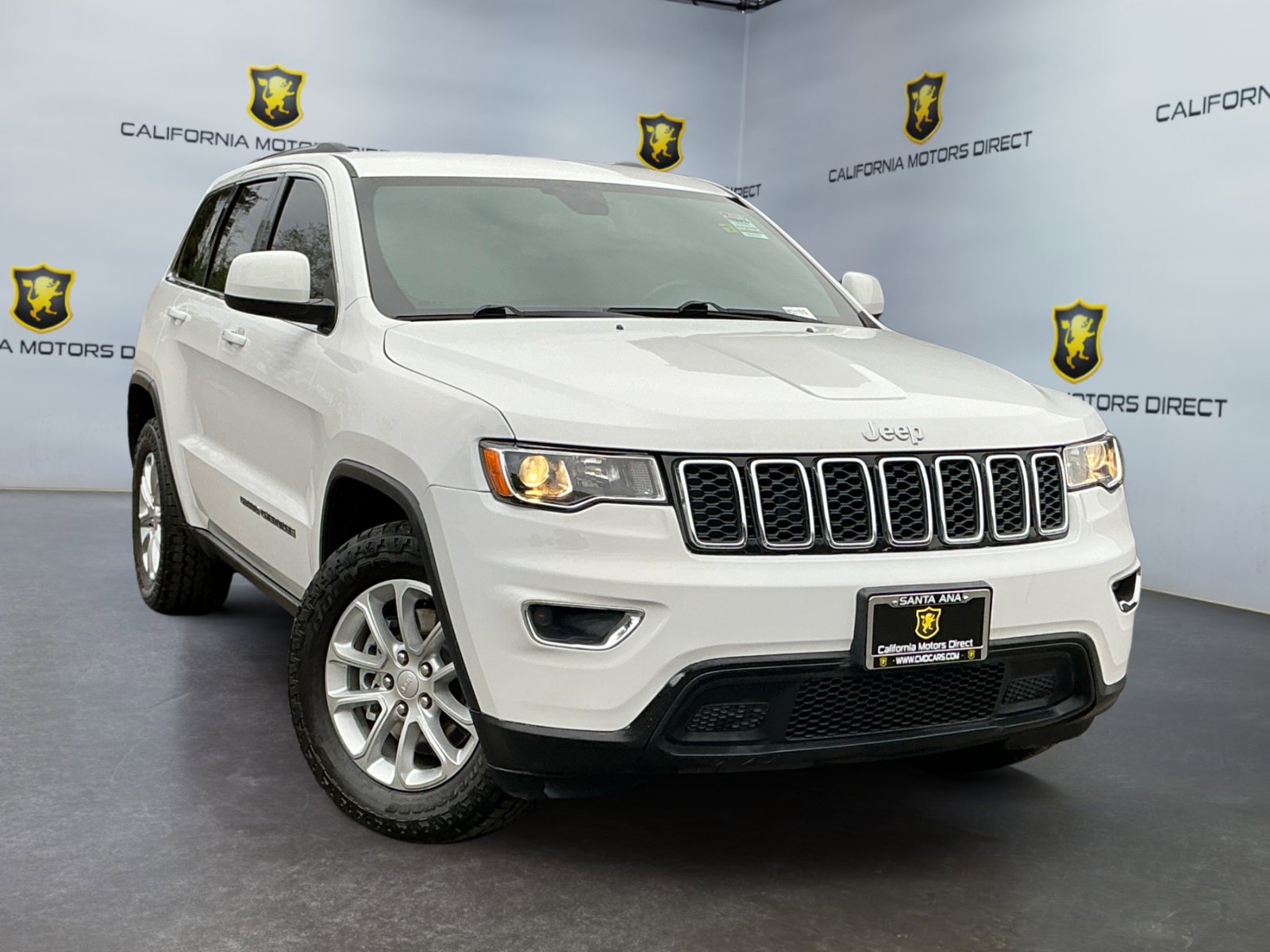 Used 2021 Jeep Grand Cherokee Laredo image 3