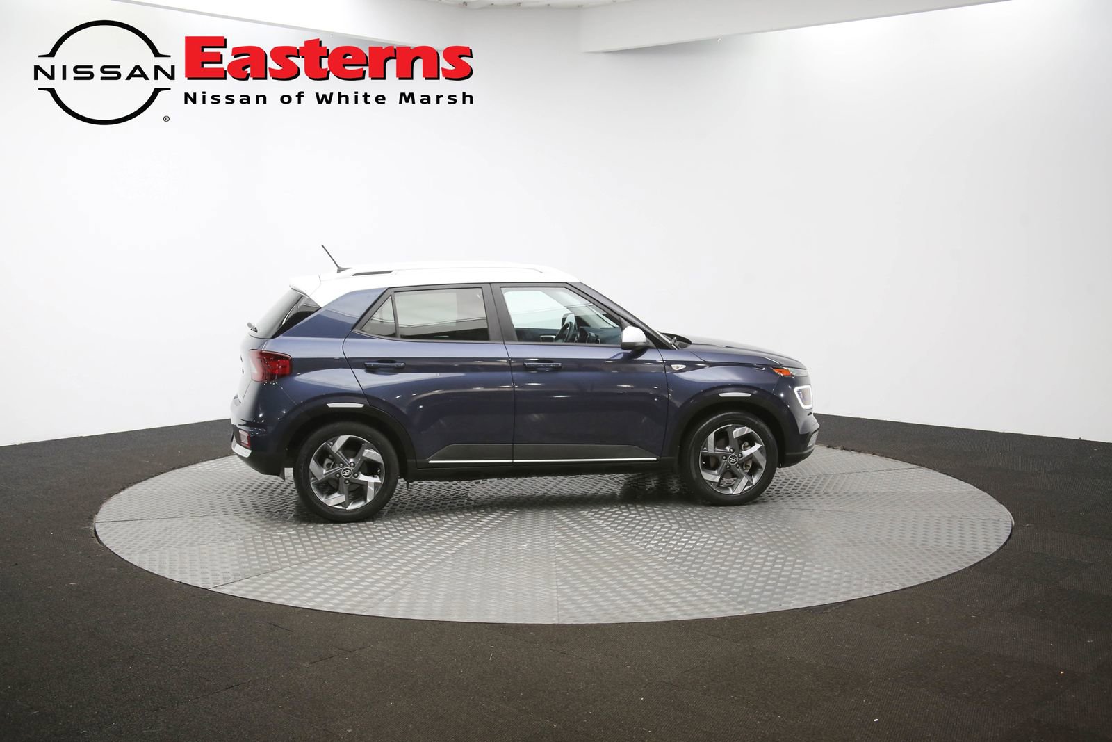 Used 2023 Hyundai Venue Limited image 72