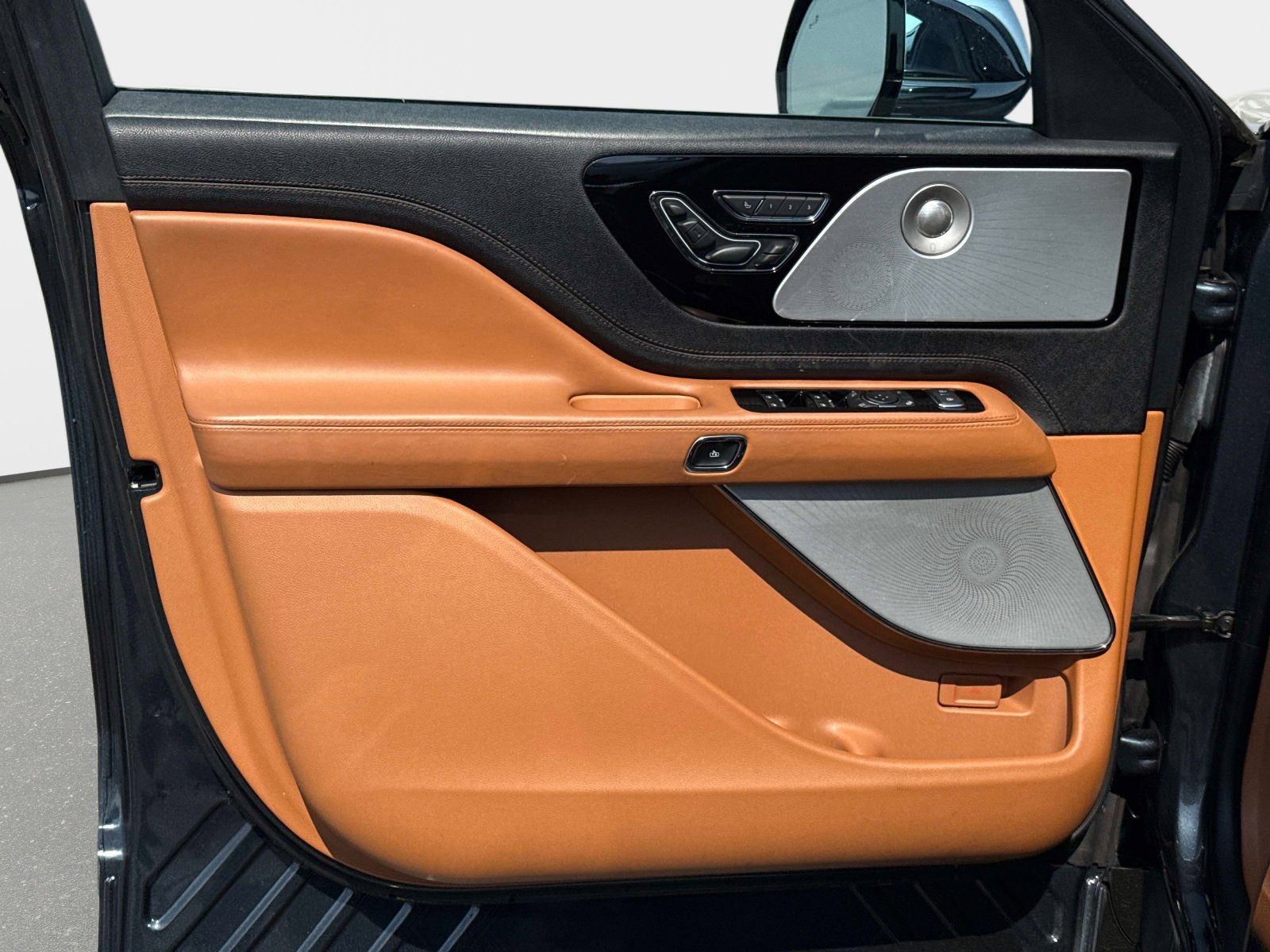 Used 2020 Lincoln Aviator Black Label w/ Class IV Trailer Tow Package image 21