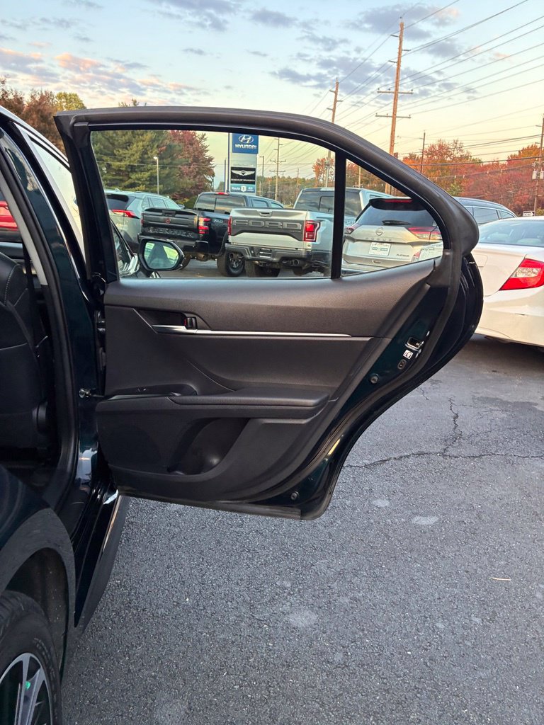 Used 2019 Toyota Camry SE FWD image 23
