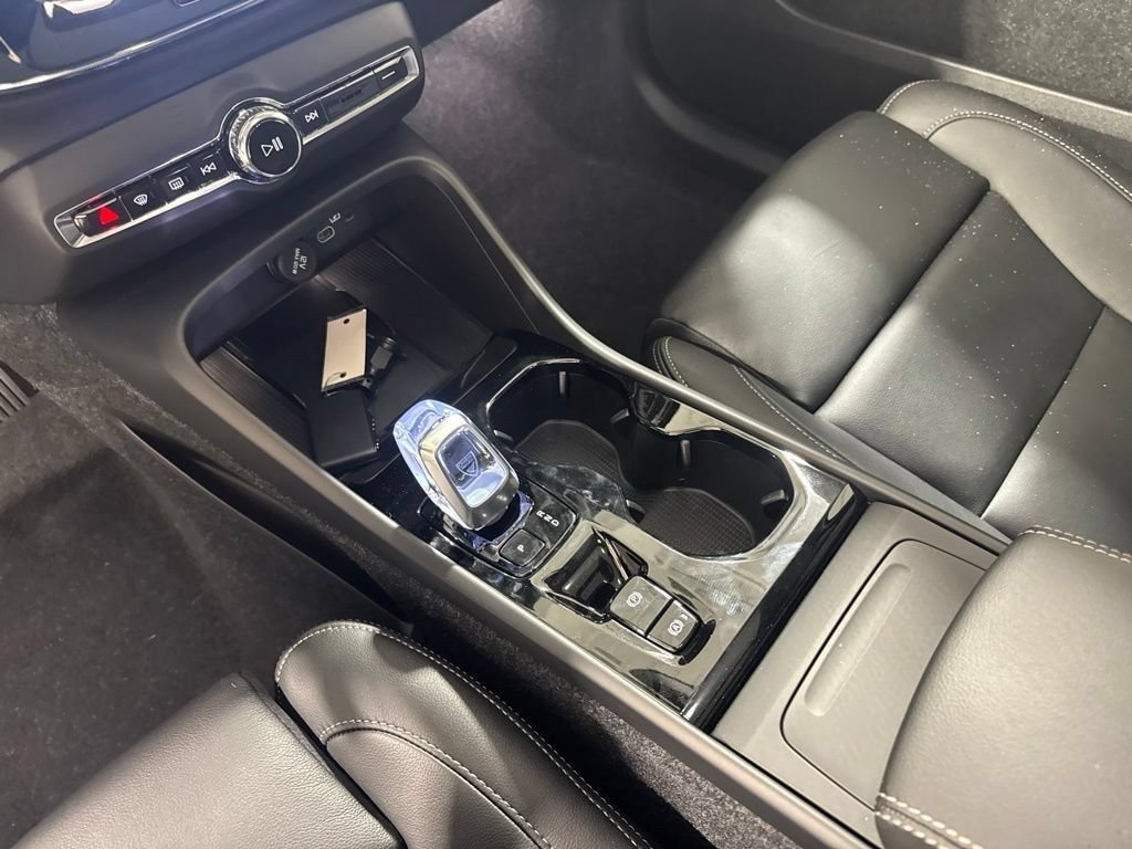 New 2026 Volvo XC40 B5 Core w/ Protection Package Premier AWD/4WD image 14
