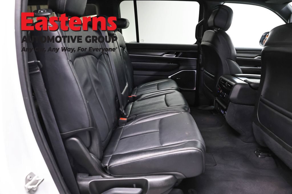 Used 2024 Jeep Wagoneer L Series II RWD image 25