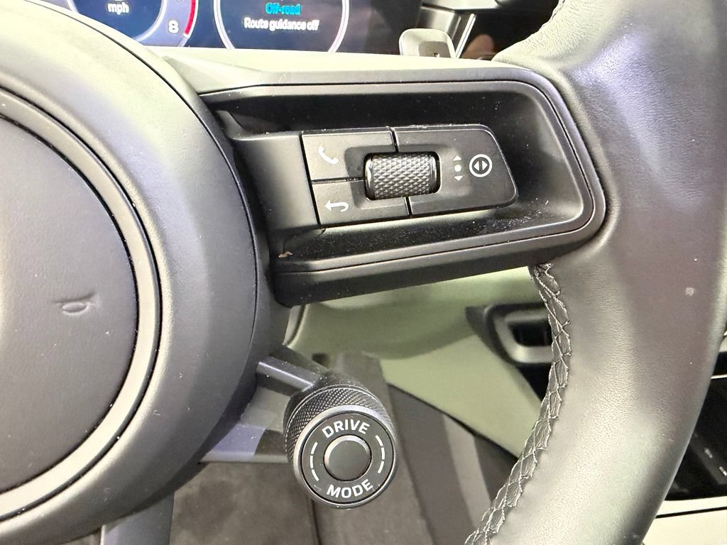 Certified 2025 Porsche Cayenne Coupe AWD/4WD image 25