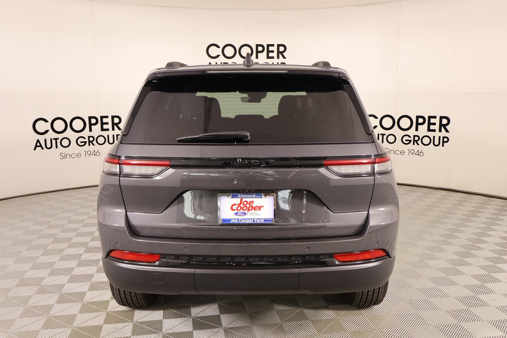 Used 2025 Jeep Grand Cherokee Altitude RWD image 22