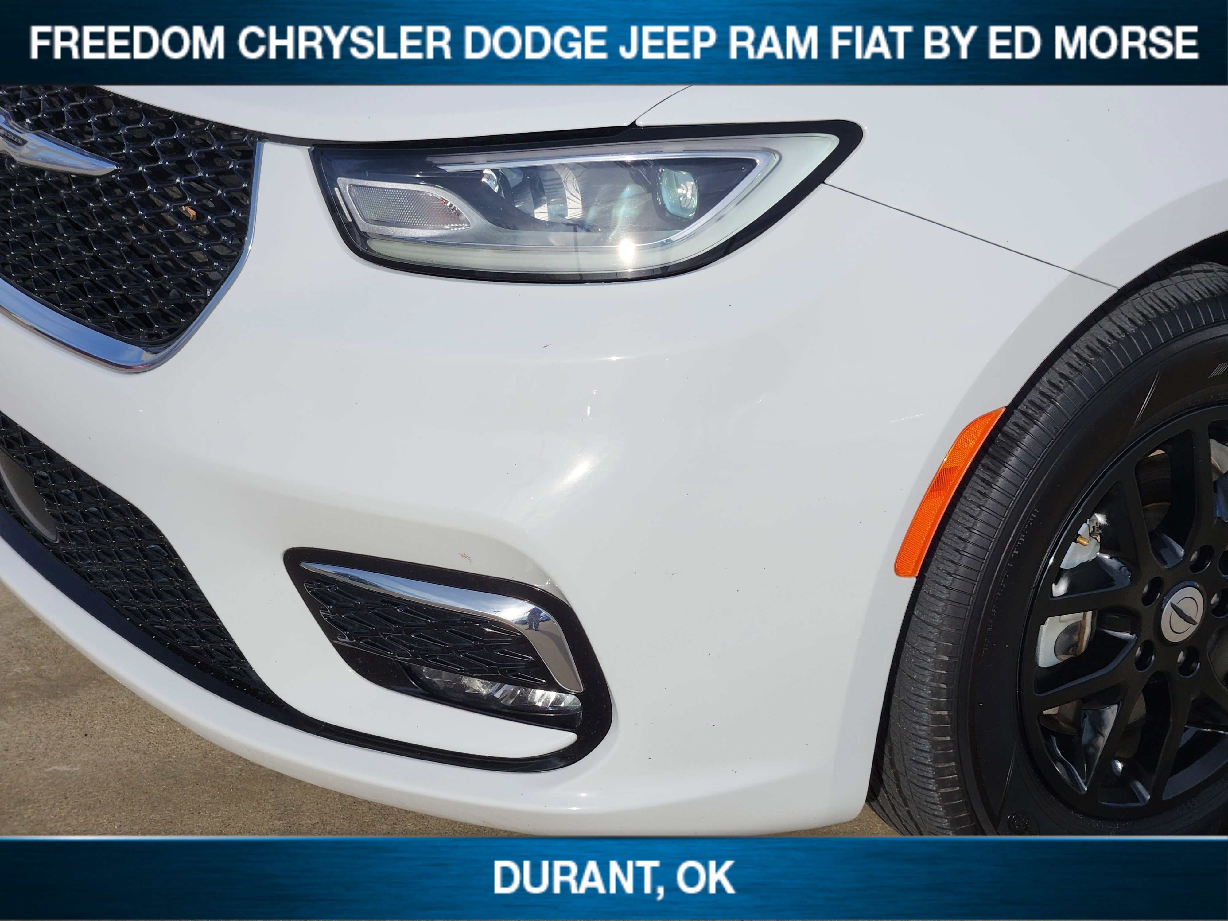 Used 2024 Chrysler Pacifica Touring-L image 6