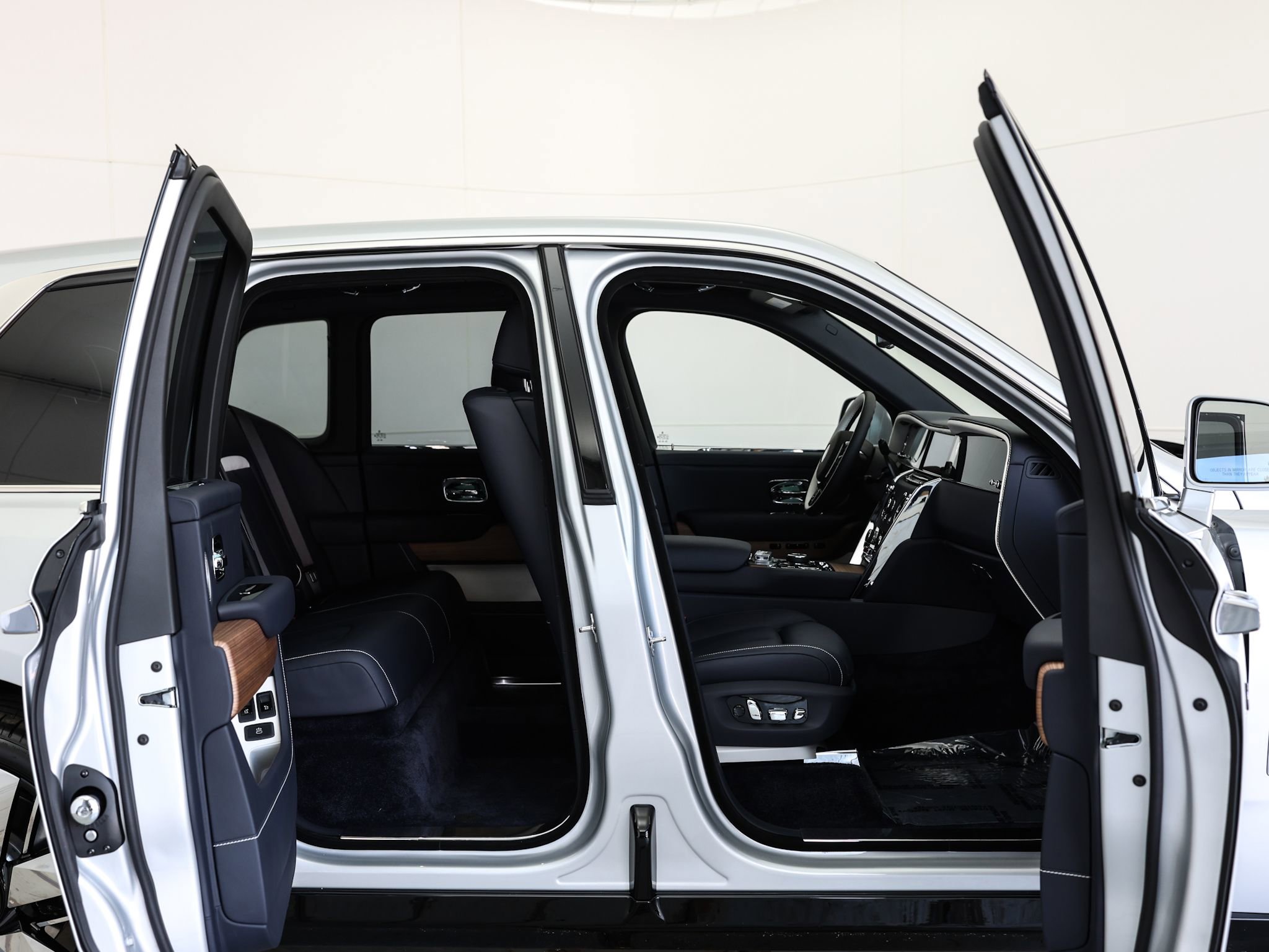 New 2026 Rolls-Royce Cullinan image 50