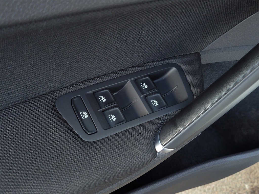 Used 2018 Volkswagen Golf 4-Door image 11