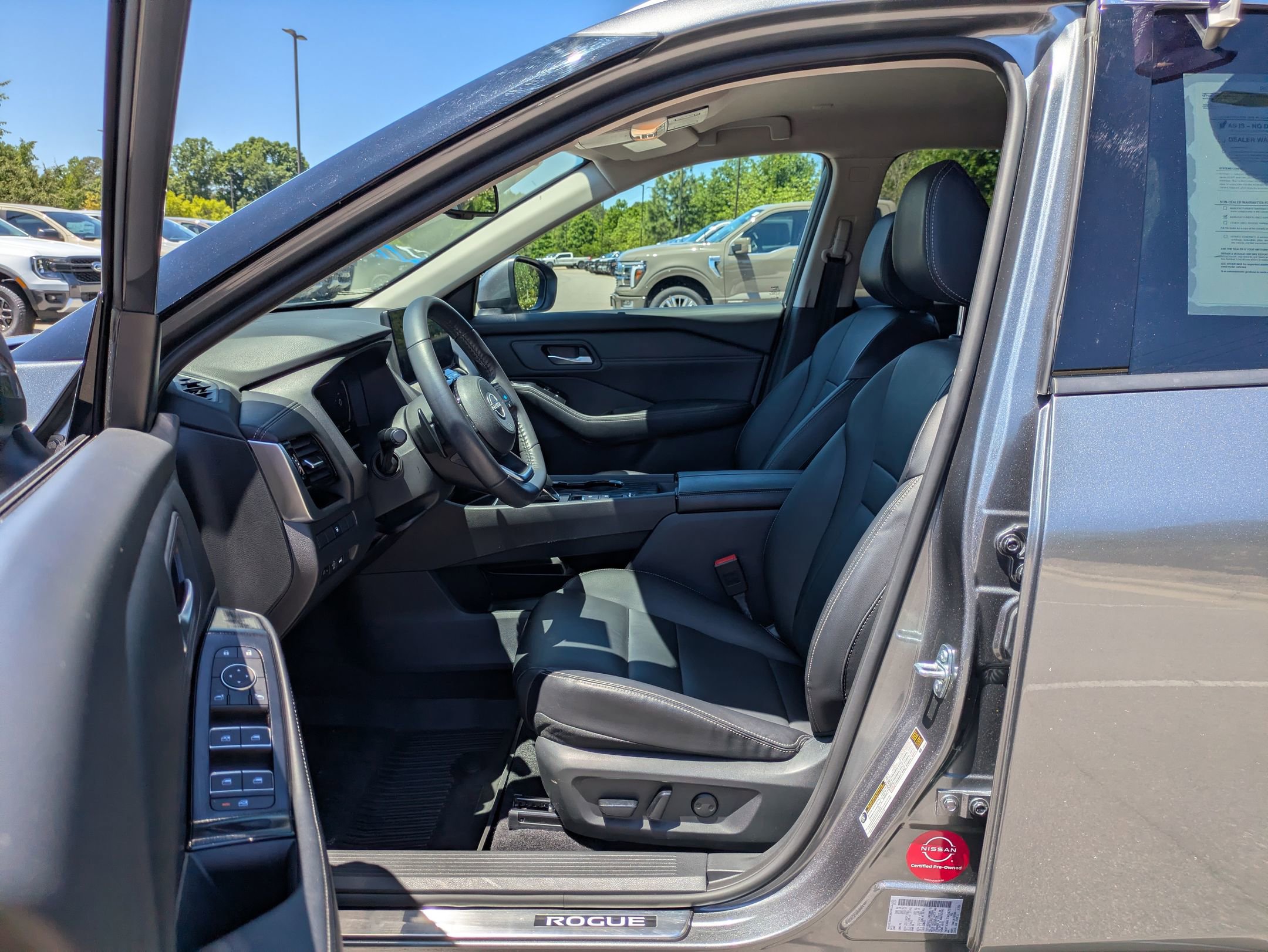 Used 2024 Nissan Rogue SL FWD image 12