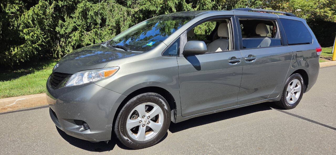 Used 2011 Toyota Sienna LE FWD image 8