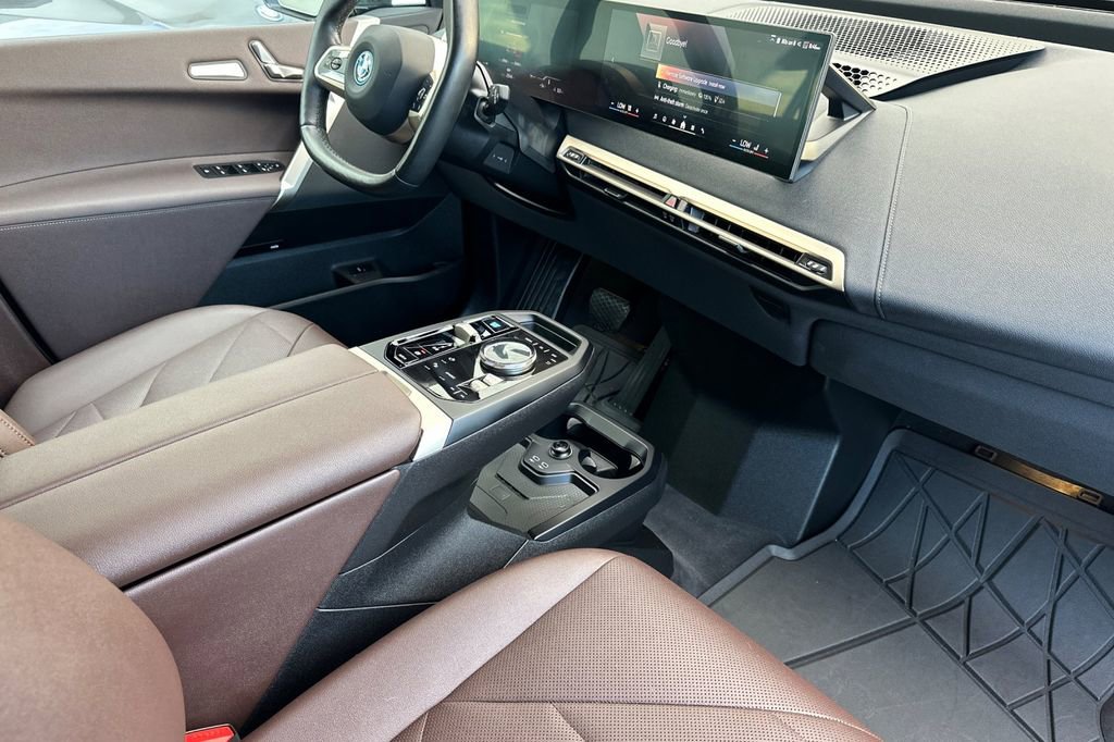 Used 2024 BMW iX xDrive50 w/ Premium Package image 17