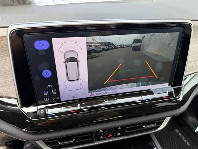 New 2025 Volkswagen Atlas SEL image 25