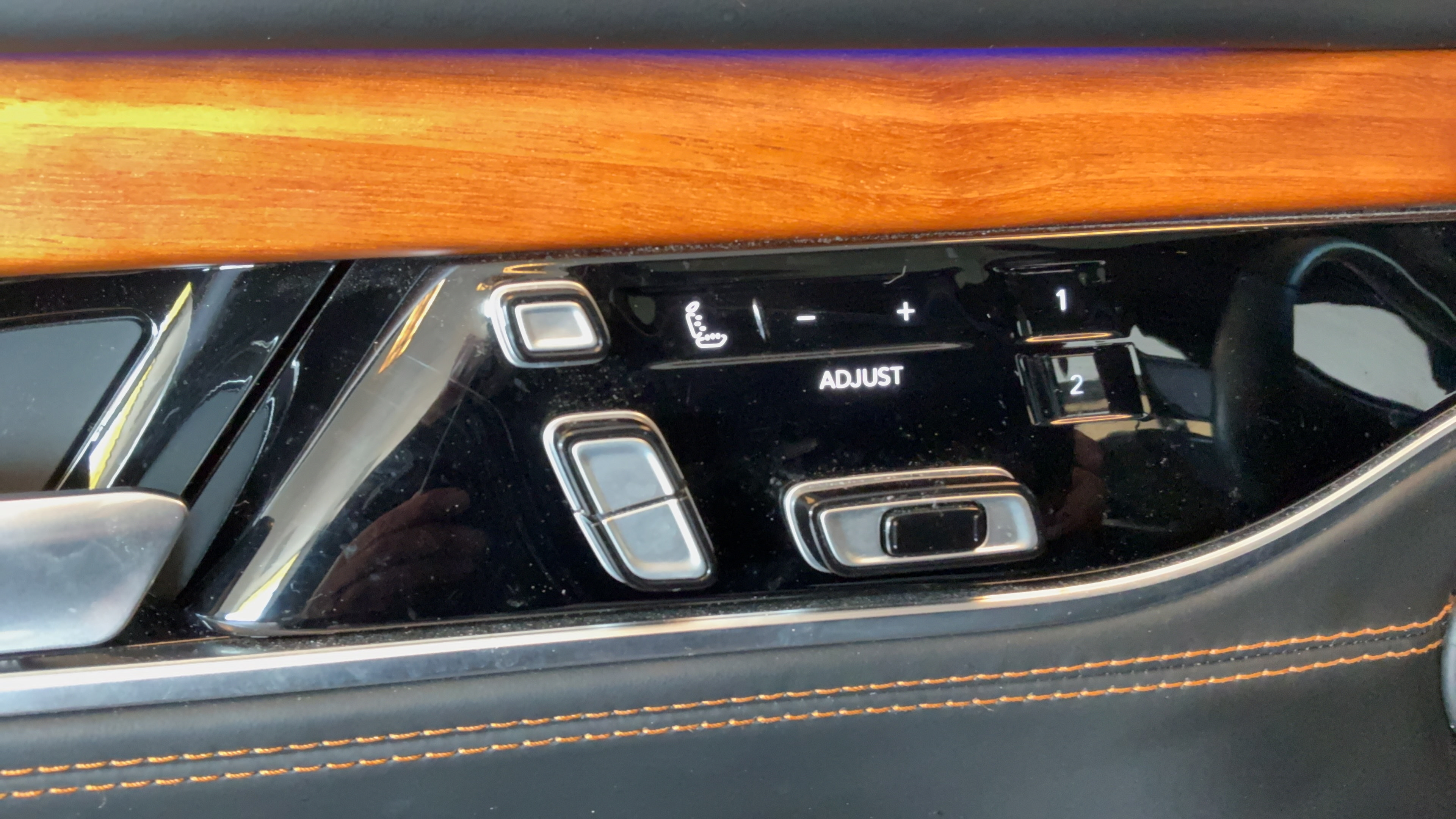 Used 2023 Jeep Grand Wagoneer Series III AWD/4WD image 25