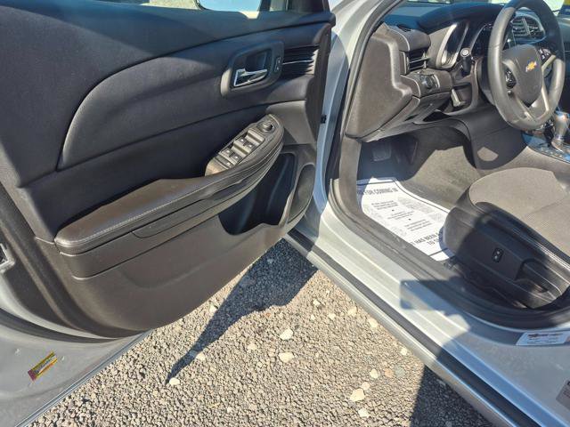 Used 2016 Chevrolet Malibu LT image 5