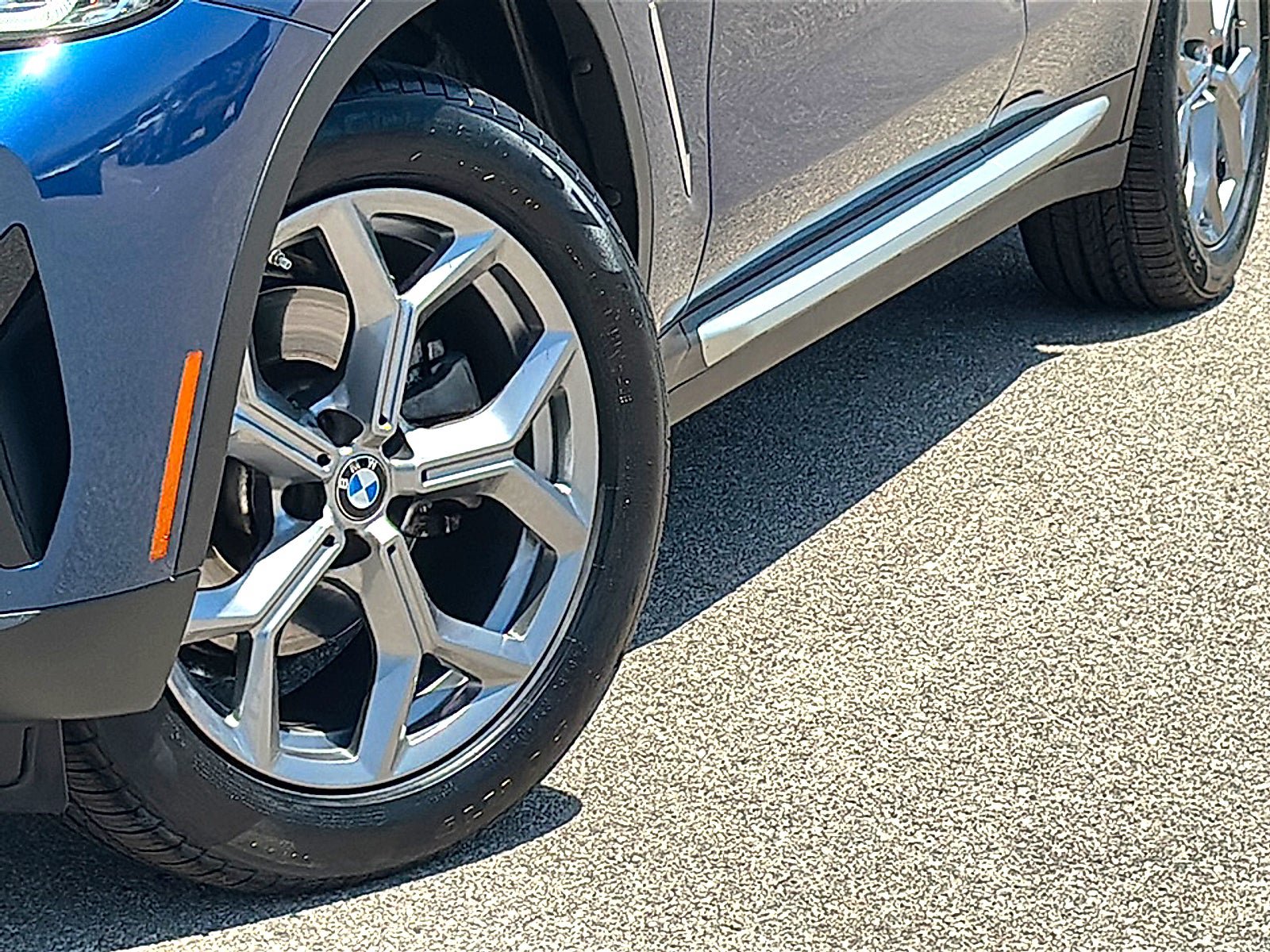 Used 2024 BMW X3 sDrive30i w/ Premium Package RWD image 3