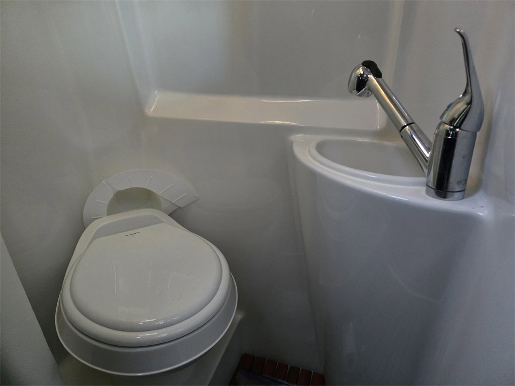 Used 2021 Mercedes-Benz Sprinter 144 Cargo image 22