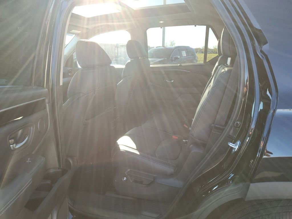 Certified 2023 Honda Pilot Touring image 29