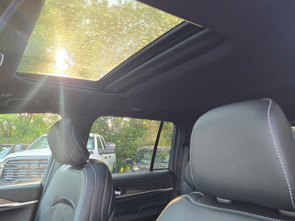 New 2027 Jeep Grand Cherokee Altitude AWD/4WD image 4