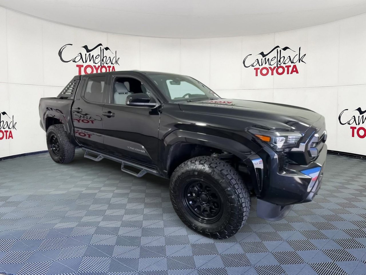 Used 2025 Toyota Tacoma SR5 AWD/4WD image 5