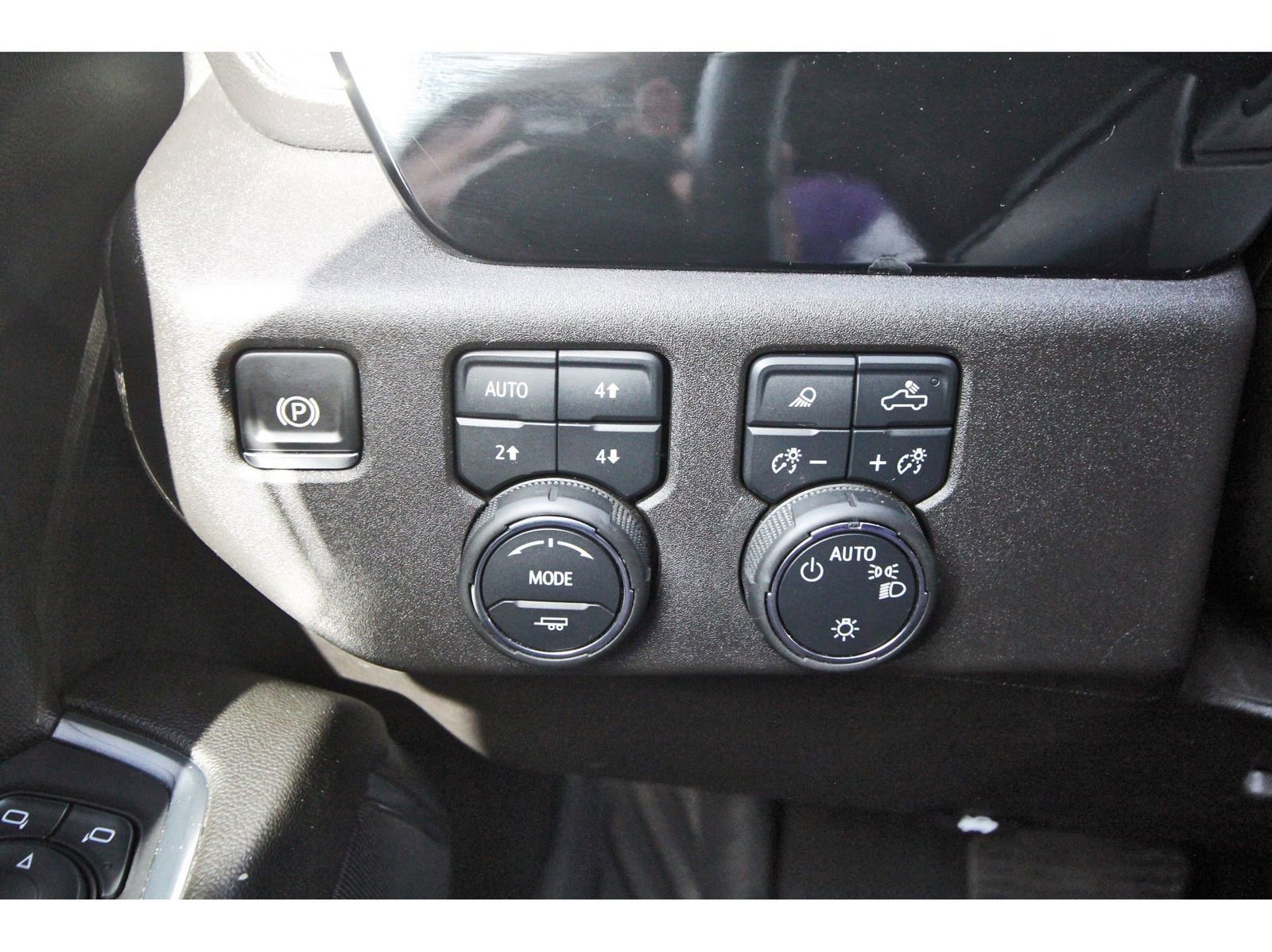 Used 2024 Chevrolet Silverado 1500 LT w/ Z71 Off-Road Package image 22