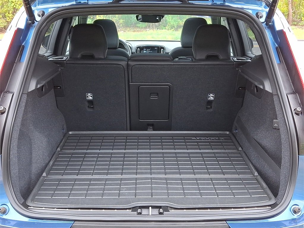 Used 2020 Volvo XC40 T5 R-Design w/ Protection Package Premier image 28